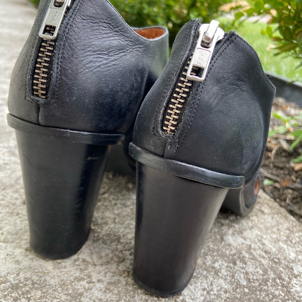 MODERN VINTAGE || Open Toe Booties - Picture 2 of 3